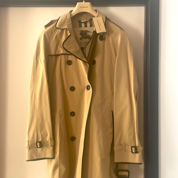 New with tags, Burberry trench coat with alligator trim - Picture 1 of 6